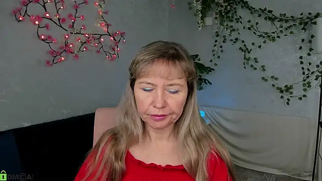 Carla Vogue online show from 4, 12, 2025