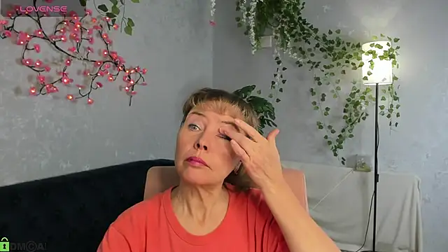 Carla Vogue online show from 30, 11, 2025