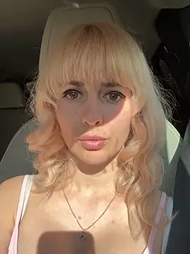 Snapshot of blondegirlx chatting on 15, 5, 2026 blondegirlx online show from 15, 5, 2026