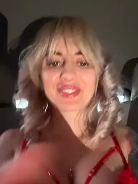 Snapshot of blondegirlx chatting on 24, 10, 2025 blondegirlx online show from 24, 10, 2025