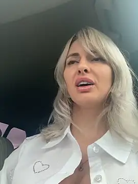 Snapshot of blondegirlx chatting on 4, 11, 2025 blondegirlx online show from 4, 11, 2025