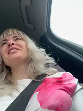 Snapshot of blondegirlx chatting on 14, 11, 2025 blondegirlx online show from 14, 11, 2025