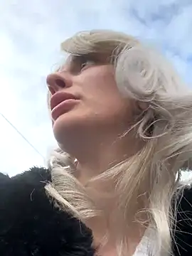 Snapshot of blondegirlx chatting on 8, 11, 2025 blondegirlx online show from 8, 11, 2025