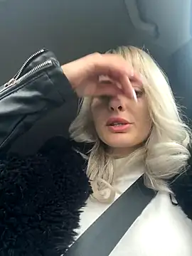 Snapshot of blondegirlx chatting on 12, 11, 2025 blondegirlx online show from 12, 11, 2025