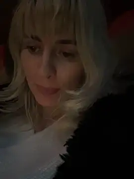 Snapshot of blondegirlx chatting on 26, 11, 2025 blondegirlx online show from 26, 11, 2025