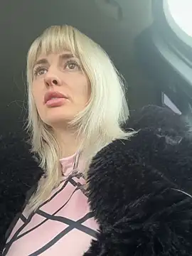 Snapshot of blondegirlx chatting on 23, 11, 2025 blondegirlx online show from 23, 11, 2025