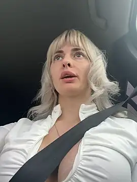 Snapshot of blondegirlx chatting on 21, 11, 2025 blondegirlx online show from 21, 11, 2025