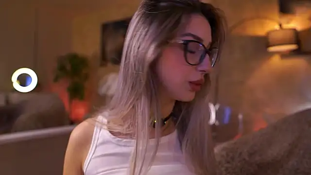 MaddieBryggs online show from 15, 4, 2026