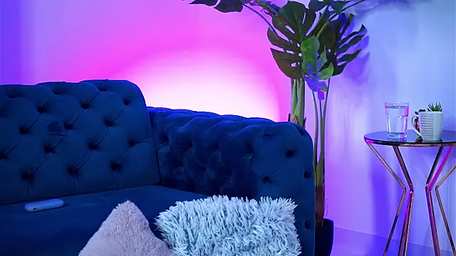 Snapshot of MaddieBryggs chatting on 7, 11, 2025 MaddieBryggs online show from 7, 11, 2025