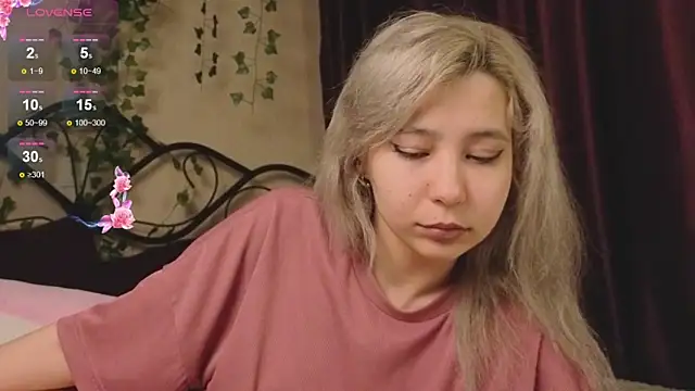 Alika Kiss online show from 14, 11, 2025