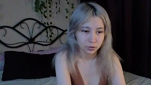 Alika Kiss online show from 9, 11, 2025