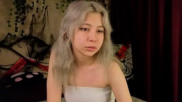 Alika Kiss online show from 2, 11, 2025