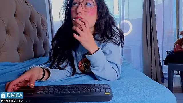 eva delight  online show from 11, 11, 2025