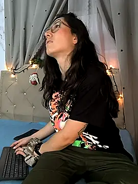 eva delight  online show from 28, 11, 2025