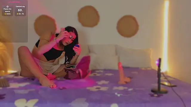 Maria Jhonees online show from 17, 11, 2025