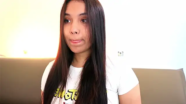 Snapshot of Isabelle_Lane chatting on 4, 4, 2026 Isabelle Lane online show from 4, 4, 2026