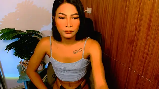 Snapshot of YourPrettyBella_TS chatting on 9, 7, 2026 YourPrettyBella TS online show from 9, 7, 2026
