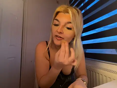 Snapshot of rosie-hipstergal chatting on 28, 2, 2026 rosie-hipstergal online show from 28, 2, 2026