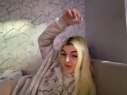 rosie-hipstergal online show from 4, 11, 2025