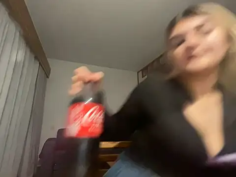 Snapshot of rosie-hipstergal chatting on 4, 2, 2026 rosie-hipstergal online show from 4, 2, 2026