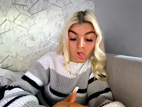 rosie-hipstergal online show from 5, 11, 2025