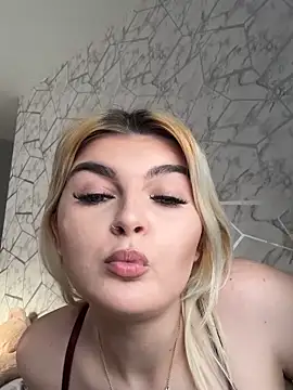 rosie-hipstergal online show from 18, 4, 2026