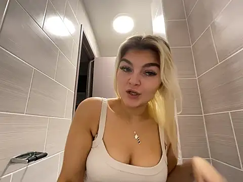 Snapshot of rosie-hipstergal chatting on 17, 1, 2026 rosie-hipstergal online show from 17, 1, 2026