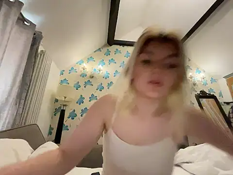 rosie-hipstergal online show from 23, 3, 2026