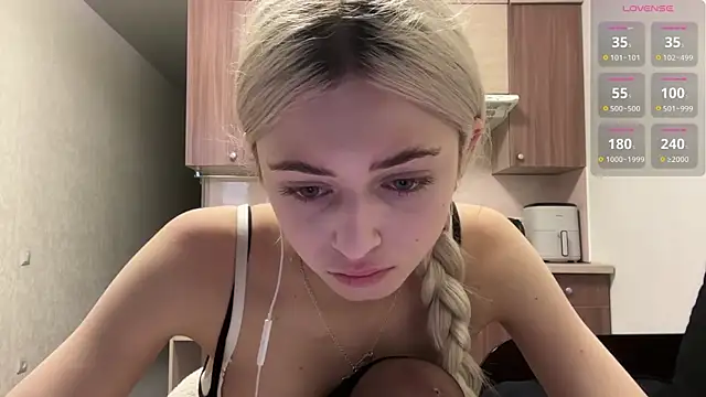 Snapshot of AidaGloshen chatting on 19, 7, 2026 AidaGloshen online show from 19, 7, 2026