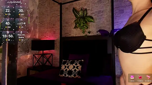 Snapshot of Natasha_Dior chatting on 24, 11, 2025 Natasha Dior online show from 24, 11, 2025