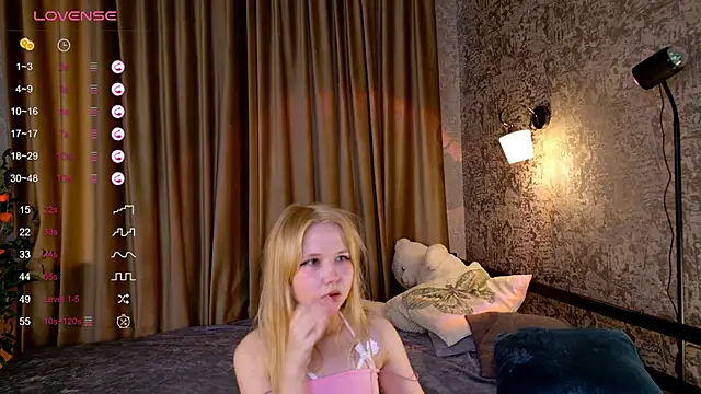 VivieSunn online show from 9, 11, 2025