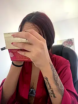 StephanyRouss online show from 4, 12, 2025