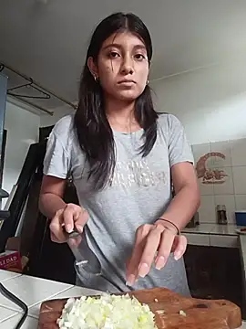 YeseniaRodriguez3 online show from 27, 10, 2025