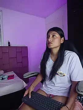 YeseniaRodriguez3 online show from 19, 4, 2026