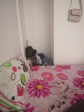 Snapshot of YeseniaRodriguez3 chatting on 17, 12, 2025 YeseniaRodriguez3 online show from 17, 12, 2025