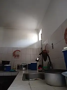 YeseniaRodriguez3 online show from 28, 10, 2025