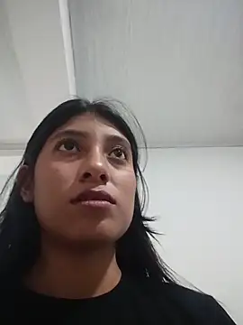 YeseniaRodriguez3 online show from 26, 5, 2026