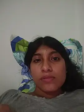 YeseniaRodriguez3 online show from 9, 4, 2026