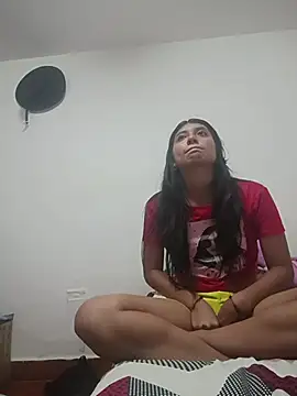 YeseniaRodriguez3 online show from 15, 4, 2026