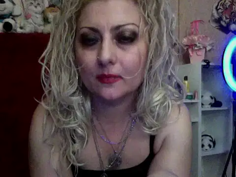 xHot Amazonq online show from 6, 11, 2025