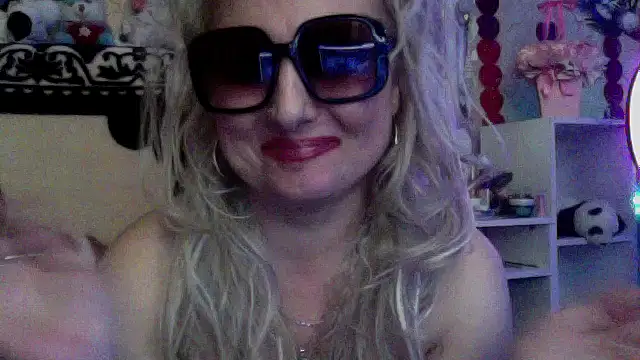 xHot Amazonq online show from 16, 12, 2025