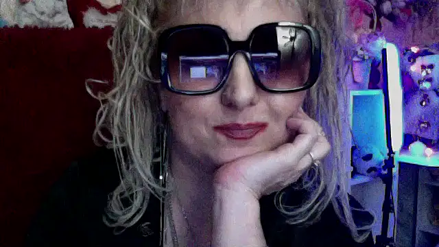 xHot Amazonq online show from 27, 4, 2026