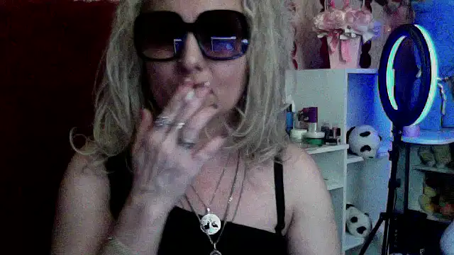 xHot Amazonq online show from 4, 3, 2026