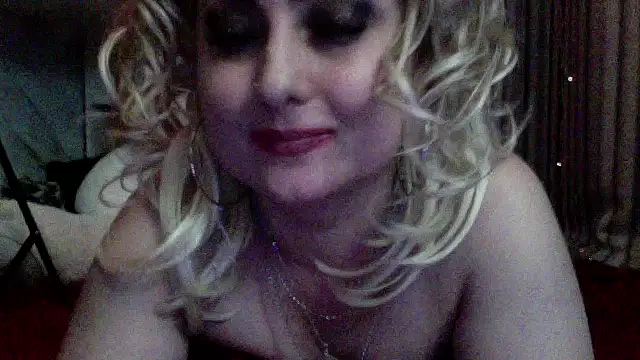 xHot Amazonq online show from 6, 1, 2026