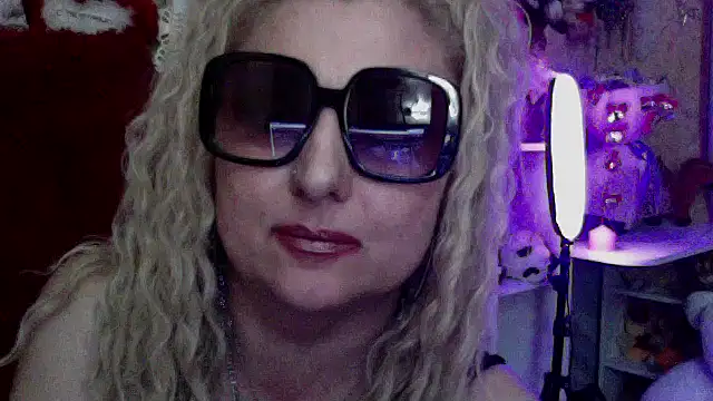 Snapshot of xHot_Amazonq chatting on 1, 5, 2026 xHot Amazonq online show from 1, 5, 2026