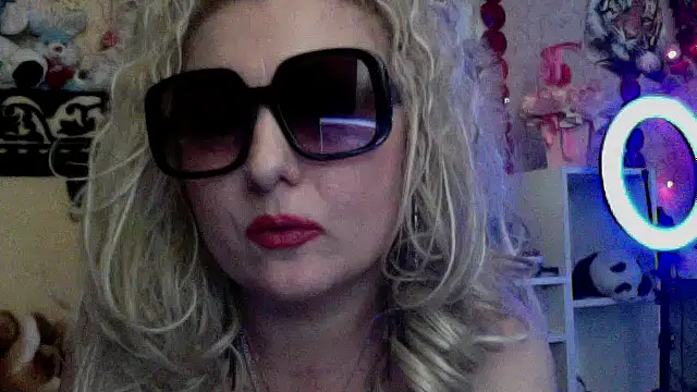 xHot Amazonq online show from 11, 1, 2026