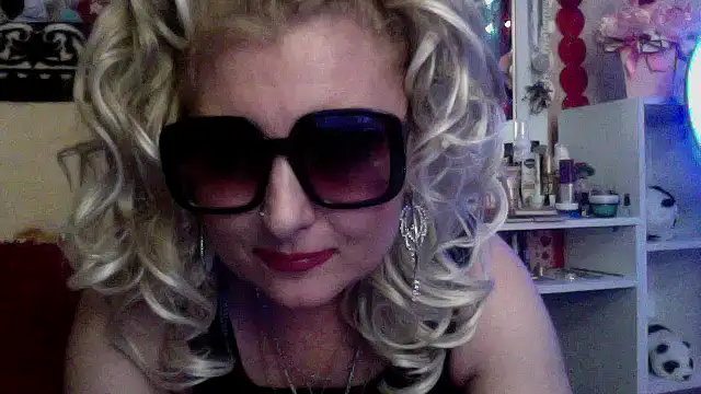 xHot Amazonq online show from 3, 12, 2025