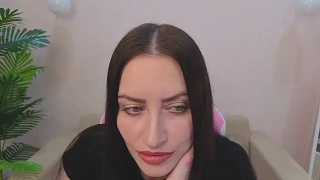 Michellee Adamss online show from 26, 10, 2025