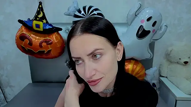 Michellee Adamss online show from 27, 10, 2025