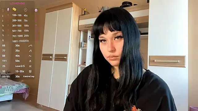 LaurenOveson online show from 11, 11, 2025